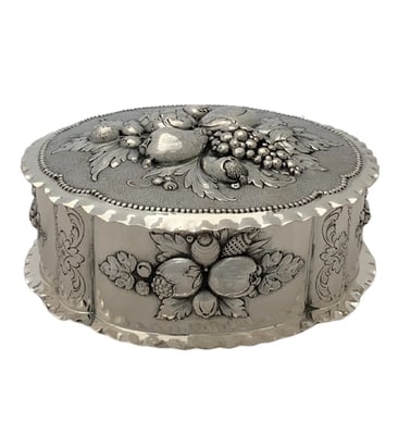 Karl Sohnlein Hanau 800 Silver Oval Fruit Foliage Box (1 of 5)