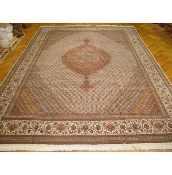 Luxury 11.6 x 16.6 Persian Tabriz Wool Silk Area Rug 400 KPSI: Luxury 11.6 x 16.6 Persian Tabriz Wool Silk Area Rug 400 KPSI Free continental US Shipping Experience the unparalleled luxury of this exquisite Persian Tabriz Wool Silk Rug, measuring 11.6 x 16.6 feet