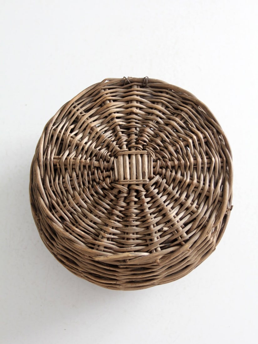 Antique Wicker Basket with Hinged Lid Rustic Storage Solution - 4