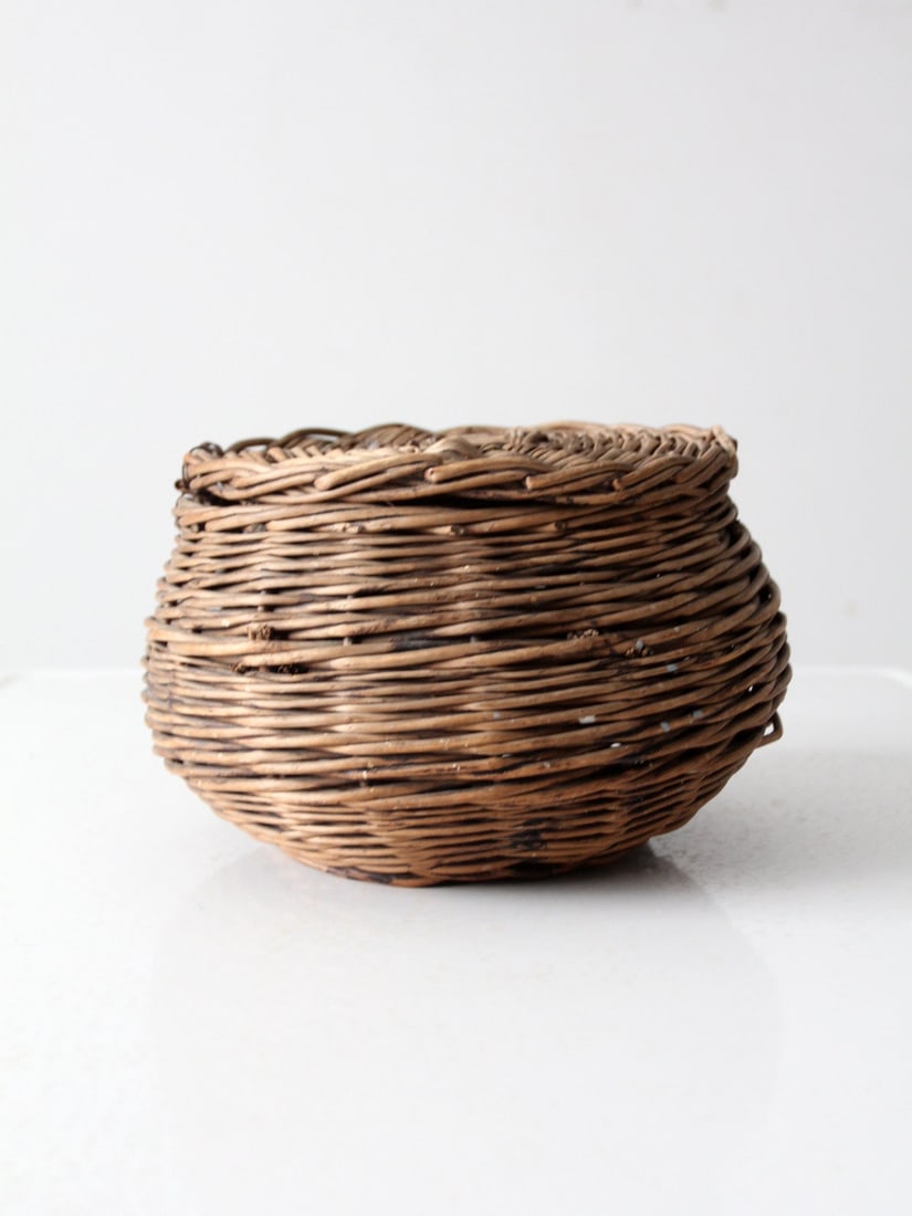 Antique Wicker Basket with Hinged Lid Rustic Storage Solution - 6