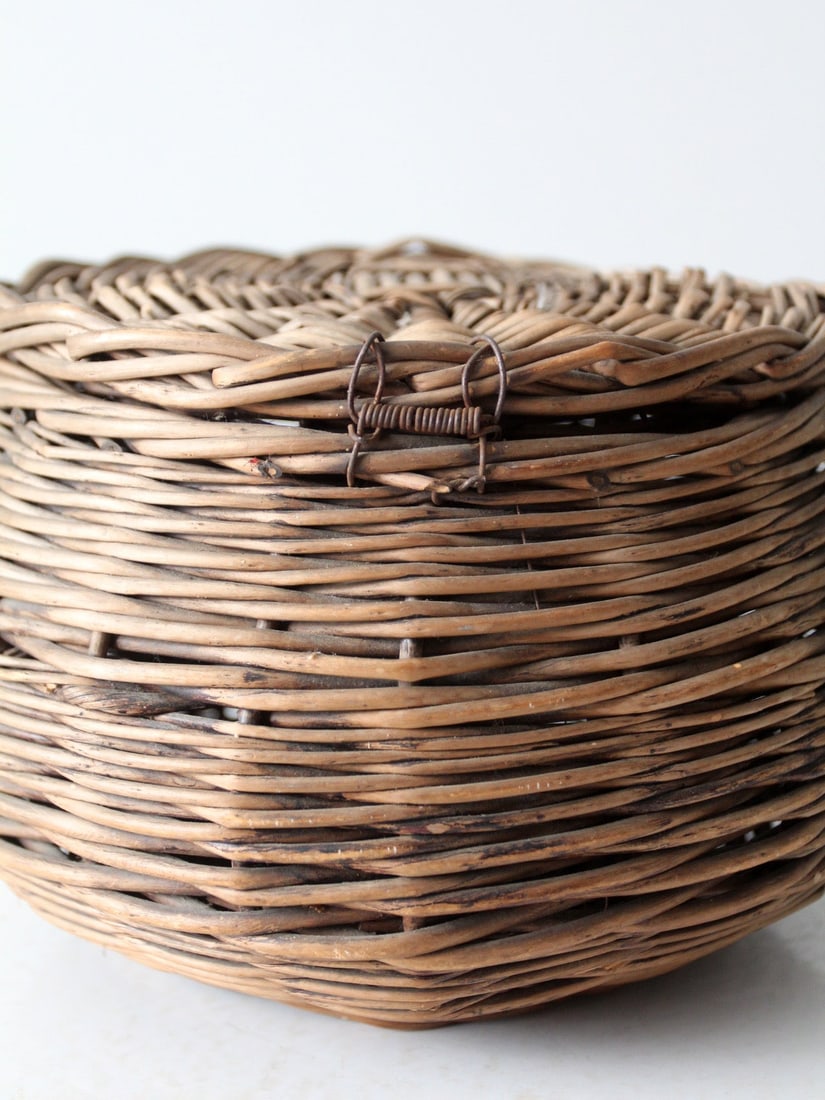 Antique Wicker Basket with Hinged Lid Rustic Storage Solution - 7