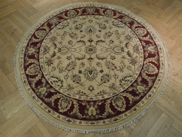 6.1 x 6.2 Round Agra Rug Handwoven Wool 10/10 Quality: 6.1 x 6.2 Round Agra Rug Handwoven Wool 10/10 Quality Free continental US Shipping Elevate your living space with this exquisite 6' x 6' Round Agra Rug, a true testament to traditional craftsmanship a