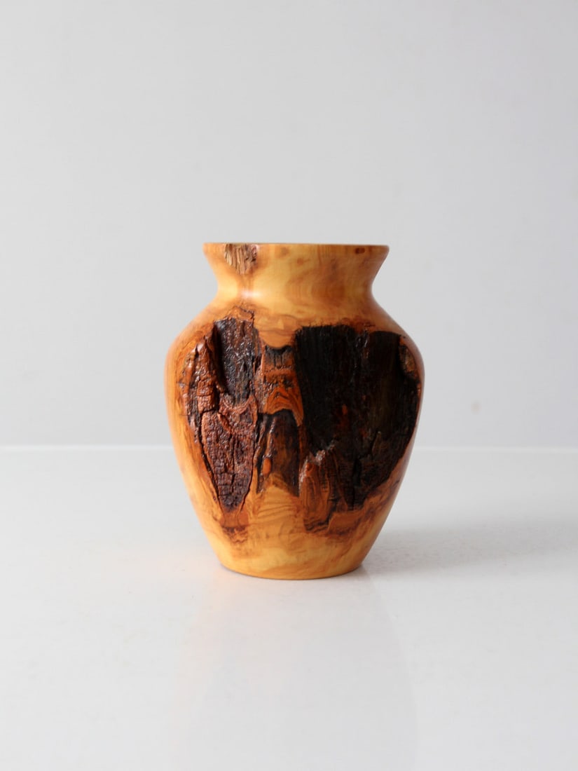 Handmade Vintage Burl Wood Vase with Unique Grain Design: Handmade Vintage Burl Wood Vase with Unique Grain Design This vintage handmade burl wood vase features a striking contrast between its smooth, polished surface and the deep, natural texture of the bur