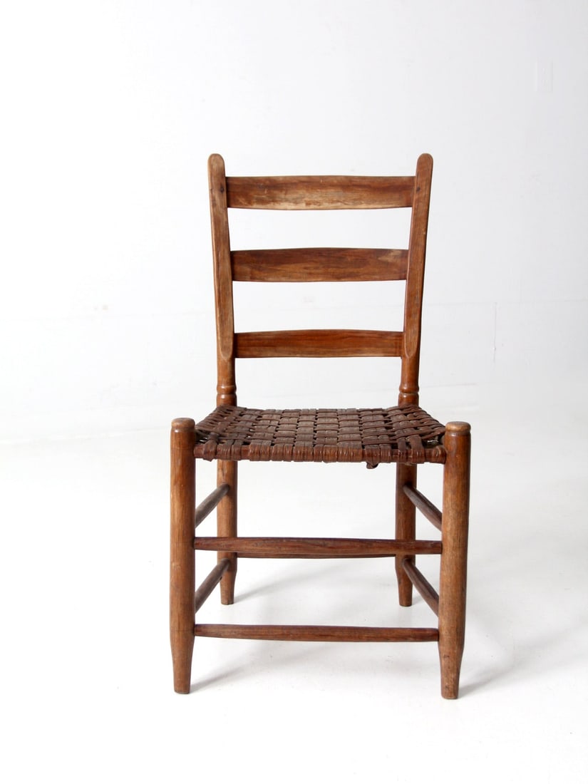 Rustic Antique American Splint Weave Chair with Patina: Rustic Antique American Splint Weave Chair with Patina This antique American splint weave chair showcases a timeless rustic design, featuring a warm russet brown ladder back frame complemented by a sp