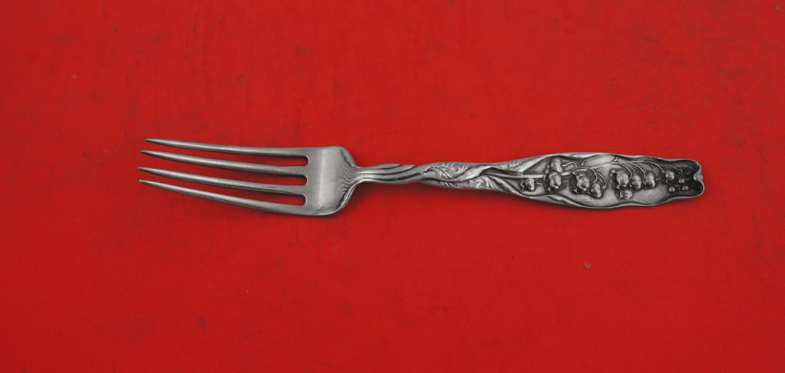 Whiting Lily of the Valley Sterling Silver Fork 6 7/8": Whiting Lily of the Valley Sterling Silver Fork 6 7/8" This exquisite fork is part of the 'Lily of the Valley' pattern by Whiting, crafted from high-quality sterling silver. Measuring 6 7/8 inches, th