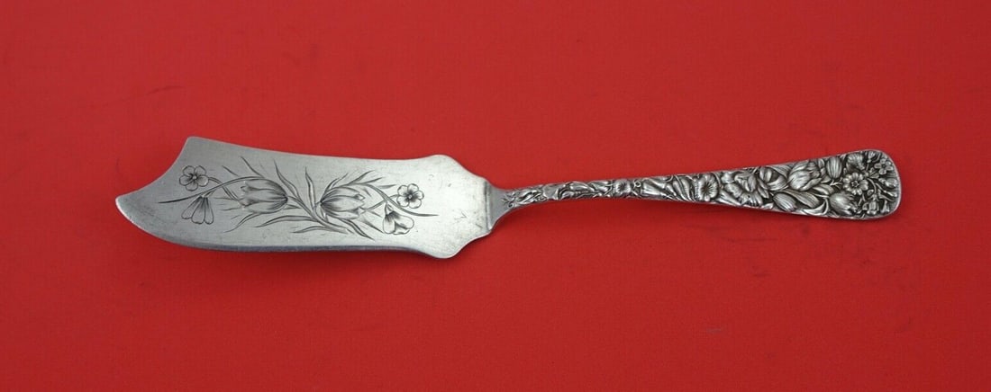 Towle Arlington Sterling Silver Master Butter Knife 7 1/4" Floral Design: Towle Arlington Sterling Silver Master Butter Knife 7 1/4" Floral Design This exquisite Arlington master butter knife by Towle features a beautifully designed flat handle adorned with floral motifs, c