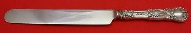 Tiffany and Co Saint James Sterling Silver Knife 9 1/4": Tiffany and Co Saint James Sterling Silver Knife 9 1/4" Enhance your dining experience with this exquisite Saint James regular knife by Tiffany and Co. Crafted from high-quality sterling silver, this 
