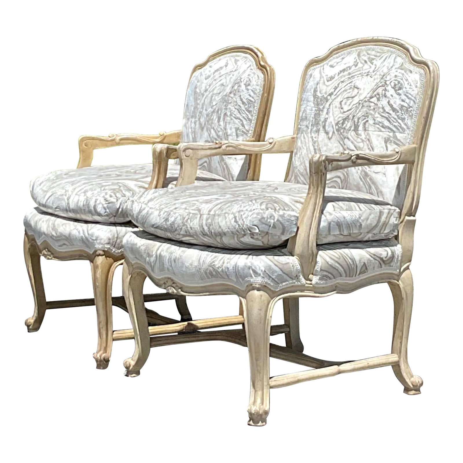 Vintage Regency Pair of Printed Swirl Bergere Chairs: Vintage Regency Pair of Printed Swirl Bergere Chairs Introducing a stunning pair of Vintage Regency Printed Swirl Bergere Chairs that embody classic American elegance. These chairs feature beautifully