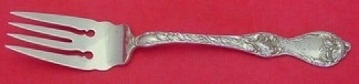 Reed & Barton Les Cinq Fleurs Sterling Silver Fish Fork 7": Reed & Barton Les Cinq Fleurs Sterling Silver Fish Fork 7" This exquisite fish fork is crafted from sterling silver and features the elegant Les Cinq Fleurs pattern by Reed & Barton. Measuring 7 inche
