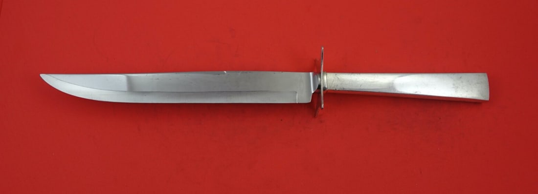 International Sterling Silver Continental Carving Knife 13 Inch: International Sterling Silver Continental Carving Knife 13 Inch This Continental roast carving knife by International Sterling is a stunning addition to any collection. Crafted from high-quality sterl