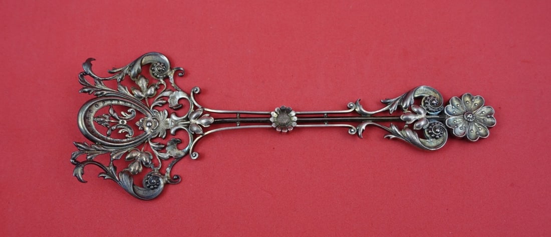 Sterling Silver Sardine Fork with Floral Pierced Design by Shiebler 7 1/8 Inch: Sterling Silver Sardine Fork with Floral Pierced Design by Shiebler 7 1/8 Inch This is a Shiebler sterling silver sardine fork featuring a pierced design with flowers and a daisy finial. The piece mea