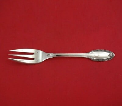 Puiforcat Percier Sterling Silver 7 3 8 Fork: Puiforcat Percier Sterling Silver 7 3 8 Fork This is a sterling silver salad fork or fish fork in the Percier pattern by Puiforcat. The fork measures 7 3/8 inches in length, features a decorative hand