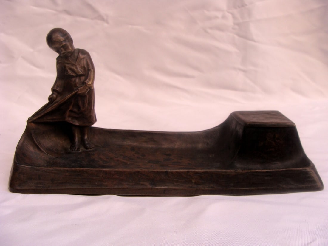 1900 Austrian Bronze Ink Well by Peter Tereszczuk Signed and Hallmarked: 1900 Austrian Bronze Ink Well by Peter Tereszczuk Signed and Hallmarked This exquisite 1900 Austrian bronze ink well and pen holder is crafted by the renowned artist Peter Tereszczuk. The piece is ful