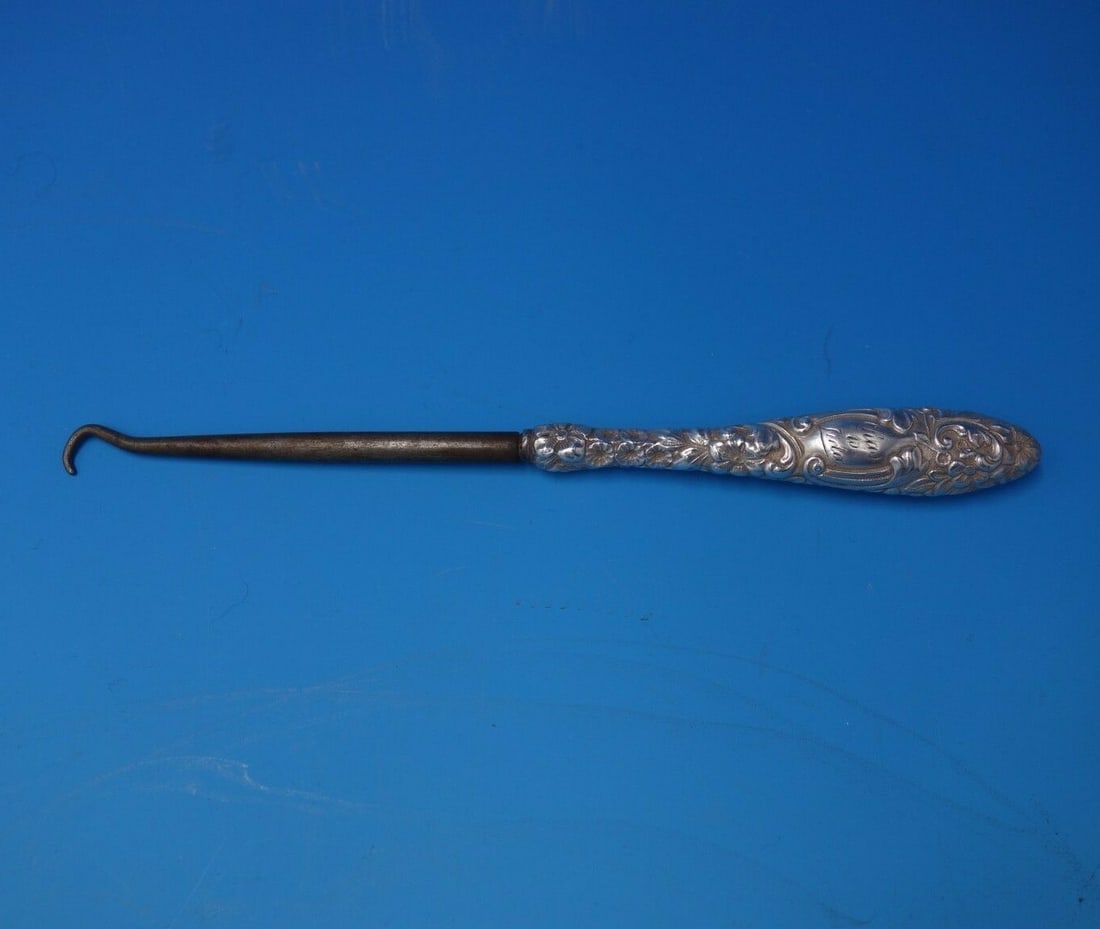 Gorham Cluny Sterling Silver Boot Hook 6 3/4 Inches Monogrammed: Gorham Cluny Sterling Silver Boot Hook 6 3/4 Inches Monogrammed Introducing the exquisite Cluny Boot Hook by Gorham, a stunning piece crafted from sterling silver. With a length of 6 3/4 inches, this 
