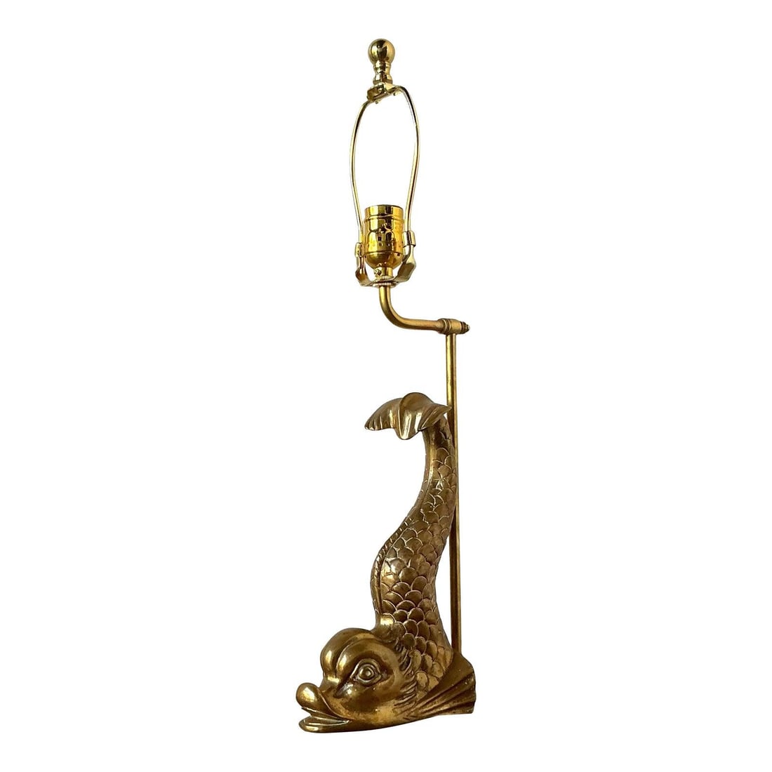 Hollywood Regency Brass Table Lamp with Sculptural Koi Fish Motif: Hollywood Regency Brass Table Lamp with Sculptural Koi Fish Motif This vintage table lamp is crafted in solid brass, featuring a sculptural koi fish design set on a tiered rectangular base, exemplifyi