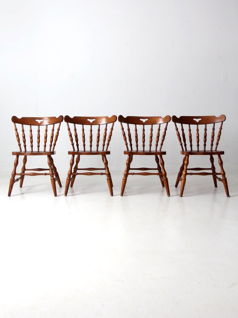 Set of 4 Mid-Century O'Hearn Windsor Dining Chairs Sugar Maple: Set of 4 Mid-Century O'Hearn Windsor Dining Chairs Sugar Maple Enhance your dining experience with this exquisite set of four mid-20th century O'Hearn dining chairs. Crafted from sugar maple, these ch