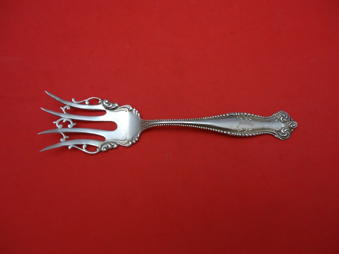 Towle Canterbury Sterling Silver Beef Fork Large Splayed Tines 7 3/8" Monogrammed: Towle Canterbury Sterling Silver Beef Fork Large Splayed Tines 7 3/8" Monogrammed This exquisite serving fork features a striking design in the Canterbury pattern by Towle. Crafted from high-quality s