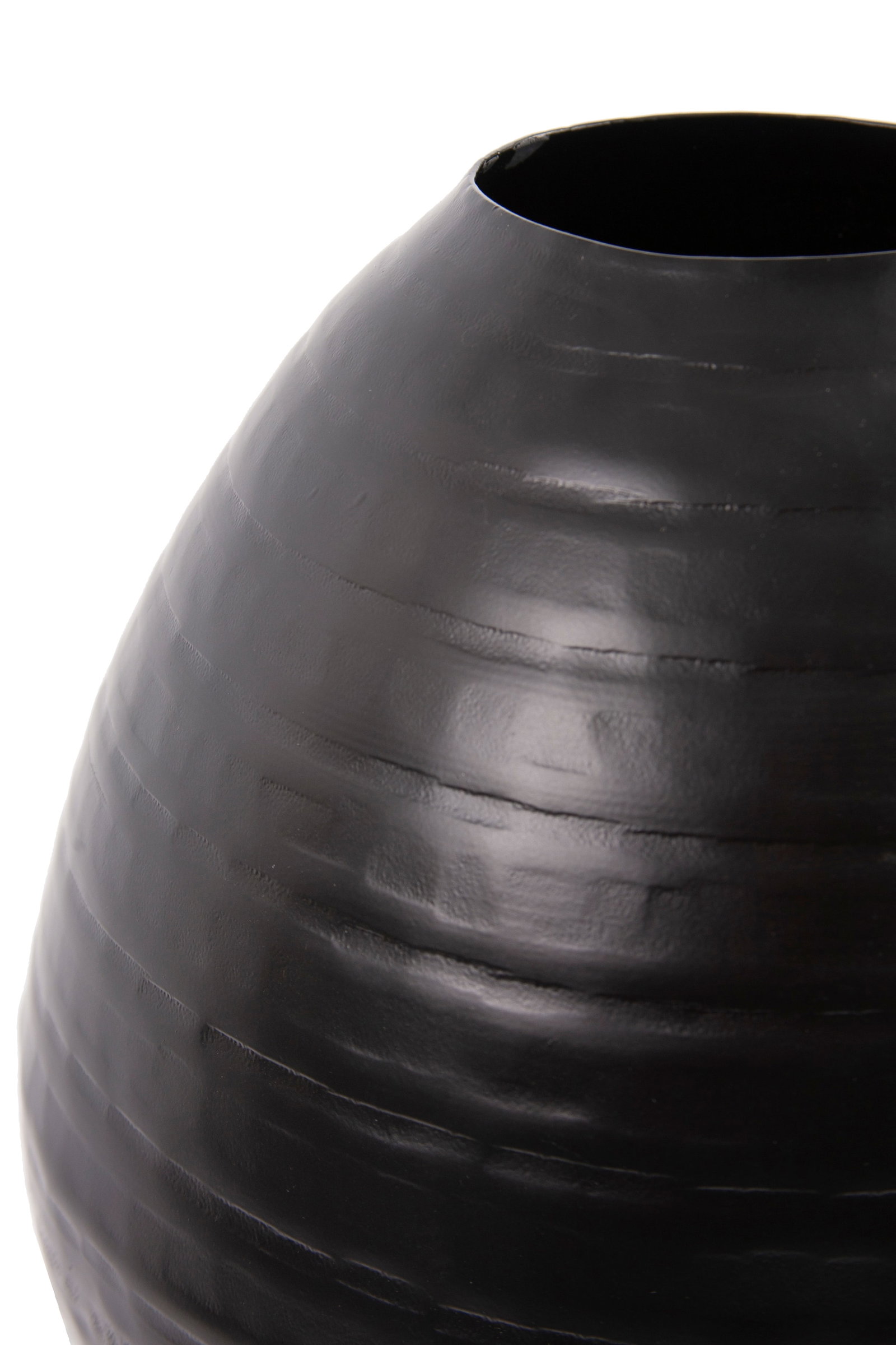 Howard Elliott 13 Inch Black Teardrop Vase Industrial Design: Howard Elliott 13 Inch Black Teardrop Vase Industrial Design This striking Sleek Black Teardrop Vase showcases a modern European design, perfect for adding a touch of elegance to any space. Crafted fr