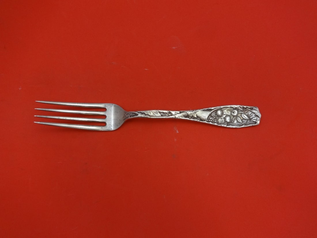 Towle Pomona Sterling Silver Dinner Fork Monogrammed 7 1/4 Inch: Towle Pomona Sterling Silver Dinner Fork Monogrammed 7 1/4 Inch Introducing the Pomona dinner fork from Towle, a stunning piece of heirloom silverware. Crafted from high-quality sterling silver, this 