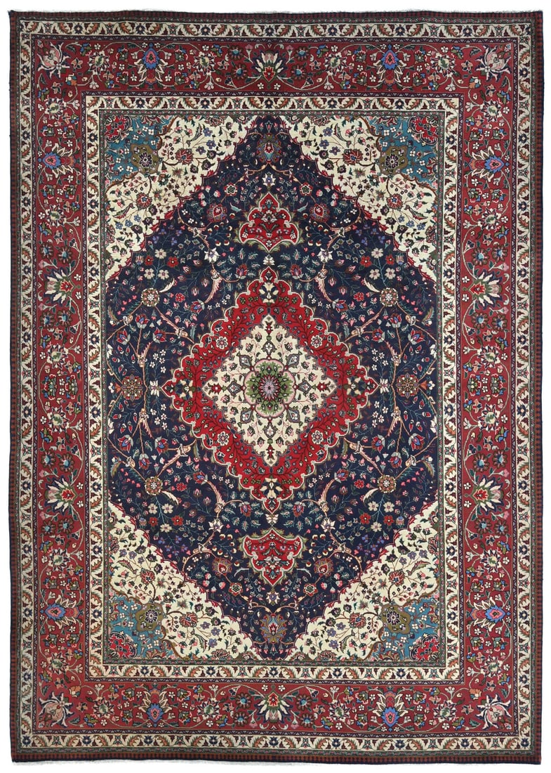 Vintage Hand-Knotted Wool Oriental Rug 9'8 x 12'4 Floral Design: Vintage Hand-Knotted Wool Oriental Rug 9'8 x 12'4 Floral Design Enhance your living space with this exquisite Vintage Hand-Knotted Oriental Rug, featuring a stunning floral design. Measuring 9'8" x 12