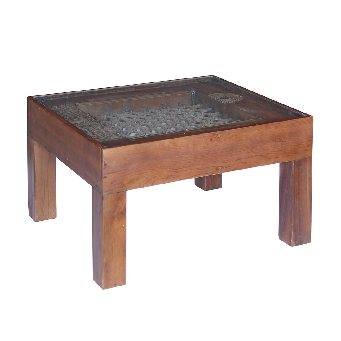 Indian Style Limited Edition Coffee Table with Lacquer Finish: Indian Style Limited Edition Coffee Table with Lacquer Finish Discover the elegance of Indian craftsmanship with this limited edition coffee table. This exquisite piece features a stunning glass top, 