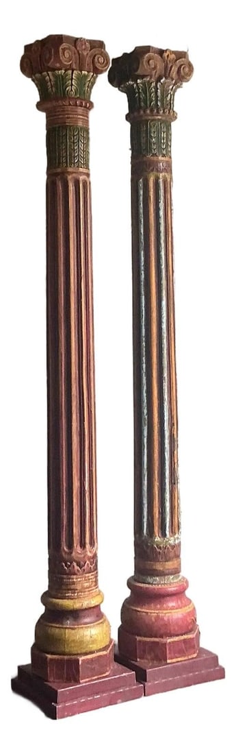 Set of 2 Vintage Hand-Carved Corinthian Columns 99 inches Tall: Set of 2 Vintage Hand-Carved Corinthian Columns 99 inches Tall Enhance your space with this stunning set of two vintage hand-carved Corinthian columns, each standing at an impressive height of over ei