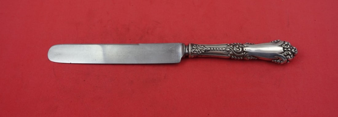 Reed and Barton La Marquise Sterling Silver Dinner Knife 9.75": Reed and Barton La Marquise Sterling Silver Dinner Knife 9.75" This exquisite dinner knife from the La Marquise pattern by Reed and Barton is crafted from high-quality sterling silver. The knife featu