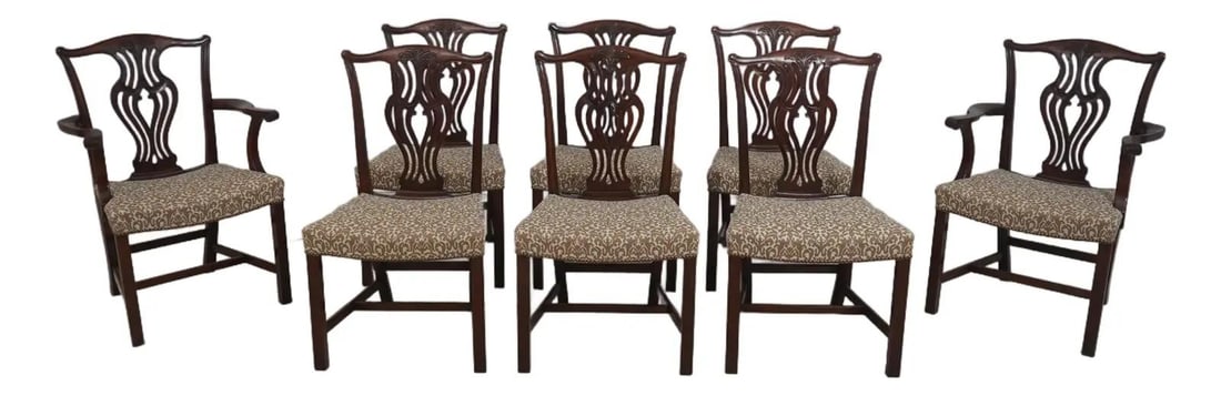 Eight Mahogany 1950s Dining Chairs in 18th Century English Style Set of 8: Eight Mahogany 1950s Dining Chairs in 18th Century English Style Set of 8 This set includes eight vintage Baker dining room chairs from the 1950s, skillfully crafted from solid mahogany. The chairs fe