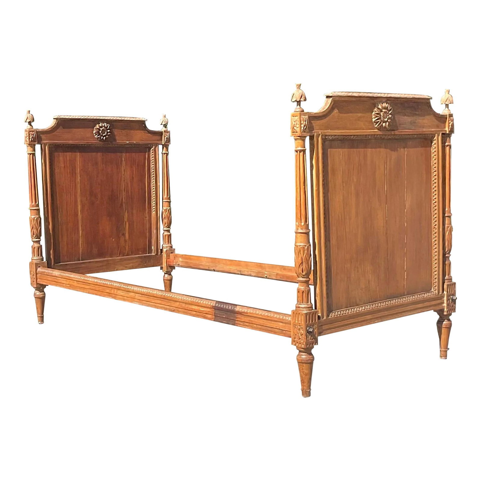 Vintage Regency Chocolate Wood Daybed Timeless Elegance: Vintage Regency Chocolate Wood Daybed Timeless Elegance Experience the charm of classic design with this Vintage Regency Carved Wood Daybed. Expertly crafted in the quintessential American style, this