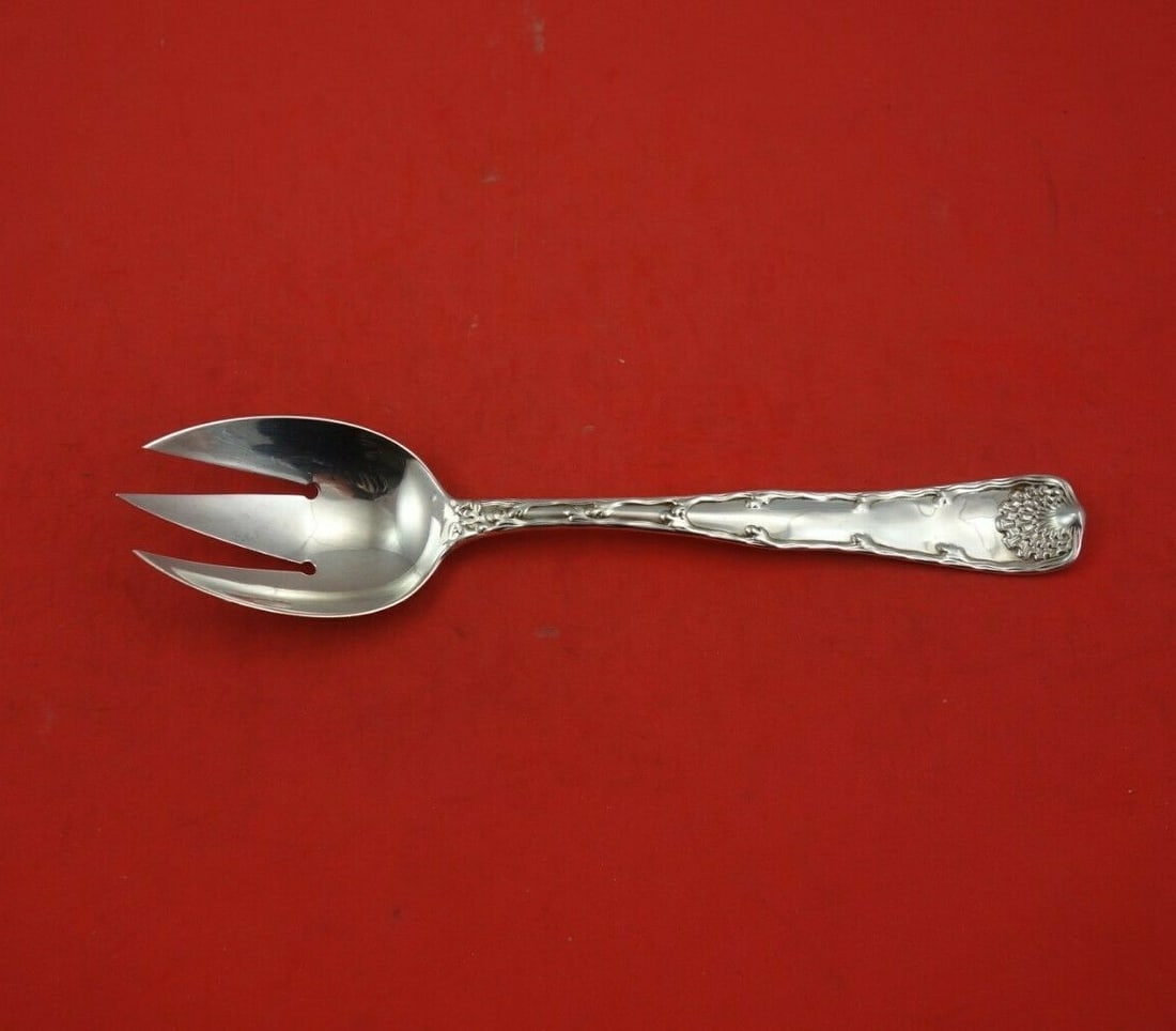 Tiffany & Co Wave Edge Sterling Silver Serving Fork 8.5 Custom Made: Tiffany & Co Wave Edge Sterling Silver Serving Fork 8.5 Custom Made This exquisite serving fork from Tiffany & Co. features the elegant Wave Edge pattern, crafted from high-quality sterling silver. Me