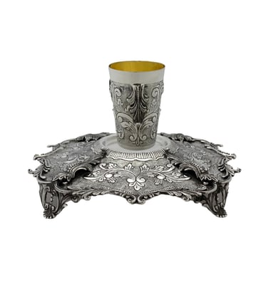 Handmade 925 Sterling Silver Leaf Applique Cup & Tray Set: Handmade 925 Sterling Silver Leaf Applique Cup & Tray Set This exquisite cup and tray set is crafted from fine 925 sterling silver, showcasing a stunning handmade leaf applique design with intricate