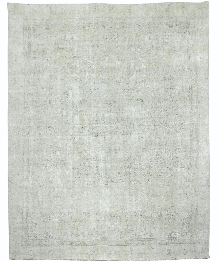 Vintage Hand-Knotted Antique Oriental Rug 8'11 x 12' Traditional Floral Design: Vintage Hand-Knotted Antique Oriental Rug 8'11 x 12' Traditional Floral Design This exquisite Antique Oriental Rug features a traditional design that perfectly complements farmhouse aesthetics. Measur