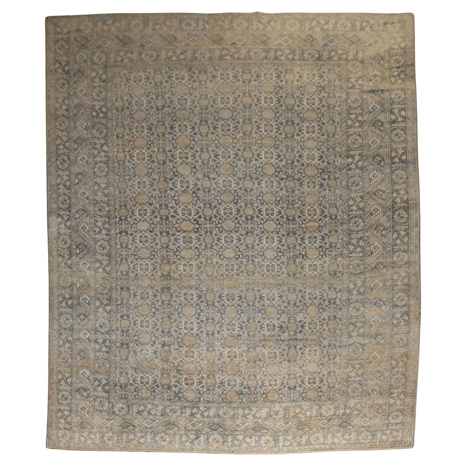 Early 20th Century Tribal Mini Khani Ersari Rug 123 x 154 in Wool Hand-Knotted: Early 20th Century Tribal Mini Khani Ersari Rug 123 x 154 in Wool Hand-Knotted Discover the exquisite Zabihi Collection Tribal Mini Khani Ersari Rug, a stunning piece that embodies the rich heritage o