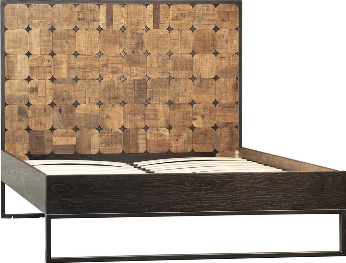 Nellie Industrial Queen Bed Reclaimed Pine Black Metal Base: Nellie Industrial Queen Bed Reclaimed Pine Black Metal Base Introducing the Nellie Reclaimed Pine Queen Bed, a stunning piece that blends antique charm with modern industrial style. Crafted from