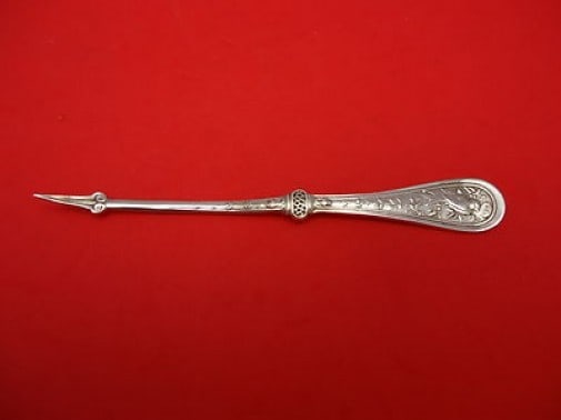 Wendt Bird Sterling Silver Nut Pick Antique Heirloom: Wendt Bird Sterling Silver Nut Pick Antique Heirloom This antique nut pick is crafted in sterling silver by Wendt in the Bird pattern, featuring a multi-motif design. Made in the United States between