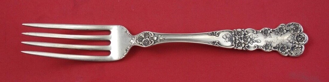 Gorham Buttercup Sterling Silver Dinner Fork Wide Heavy 7.5": Gorham Buttercup Sterling Silver Dinner Fork Wide Heavy 7.5" Enhance your dining experience with this exquisite Buttercup dinner fork by Gorham. Crafted from high-quality sterling silver, this fork fe