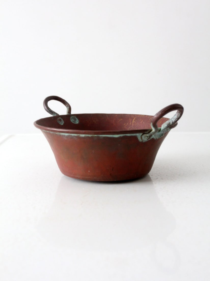 Vintage Late 1800s Copper Jam Pot with Riveted Handles: Vintage Late 1800s Copper Jam Pot with Riveted Handles This antique copper jam pot, dating back to the late 1800s, is a charming addition to any fireplace or kitchen decor. It features riveted handles