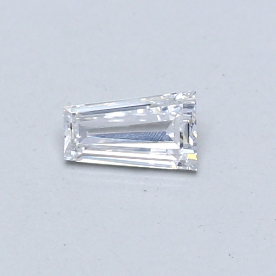 Loose Diamond - TAPERED BAGUETTE 0.22ct E VS1: Loose Diamond - TAPERED BAGUETTE 0.22ct E VS1 Source: This is a real non-mined Diamond that has been grown in a lab Shape: TAPERED BAGUETTE Carats: 0.22 Color: E Clarity: VS1 Certification: NONE