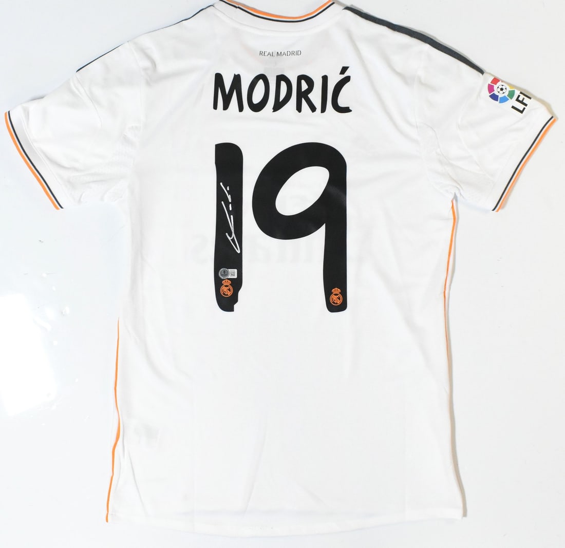 Signed Real Madrid Home Jersey Number 19 Beckett Hologram Luka Modric (1 of 3)