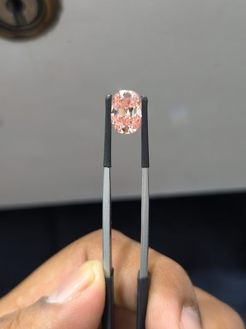 Loose Diamond - CUSHION BRILLIANT 2.54ct Fancy Vivid Pink VS1: Loose Diamond - CUSHION BRILLIANT 2.54ct Fancy Vivid Pink VS1 Source: This is a real non-mined Diamond that has been grown in a lab Shape: CUSHION BRILLIANT Carats: 2.54 Color: Fancy Vivid Pink Certif