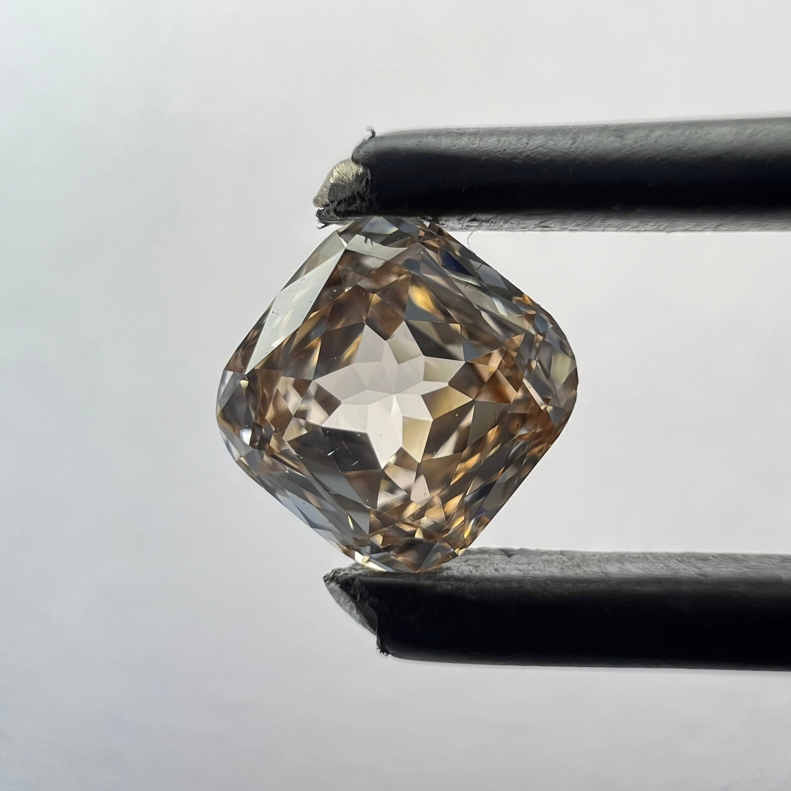 Loose Diamond - CUSHION BRILLIANT 0.64ct Orange VS1: Loose Diamond - CUSHION BRILLIANT 0.64ct Orange VS1 Source: This is a real non-mined Diamond that has been grown in a lab Shape: CUSHION BRILLIANT Carats: 0.64 Color: Orange Certification: NONE Additi