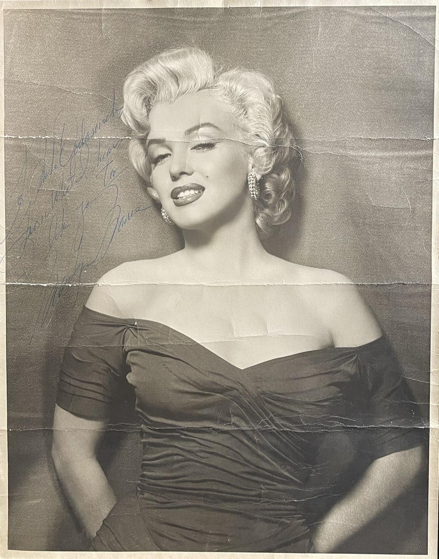 Frank Powolny 1952 Marilyn Monroe Signed 11x14 Vintage Photo PSA DNA Authenticated: Frank Powolny 1952 Marilyn Monroe Signed 11x14 Vintage Photo PSA DNA Authenticated This is an original vintage matte-finish photograph of Marilyn Monroe, measuring 11 x 14 inches. Captured by Frank Po