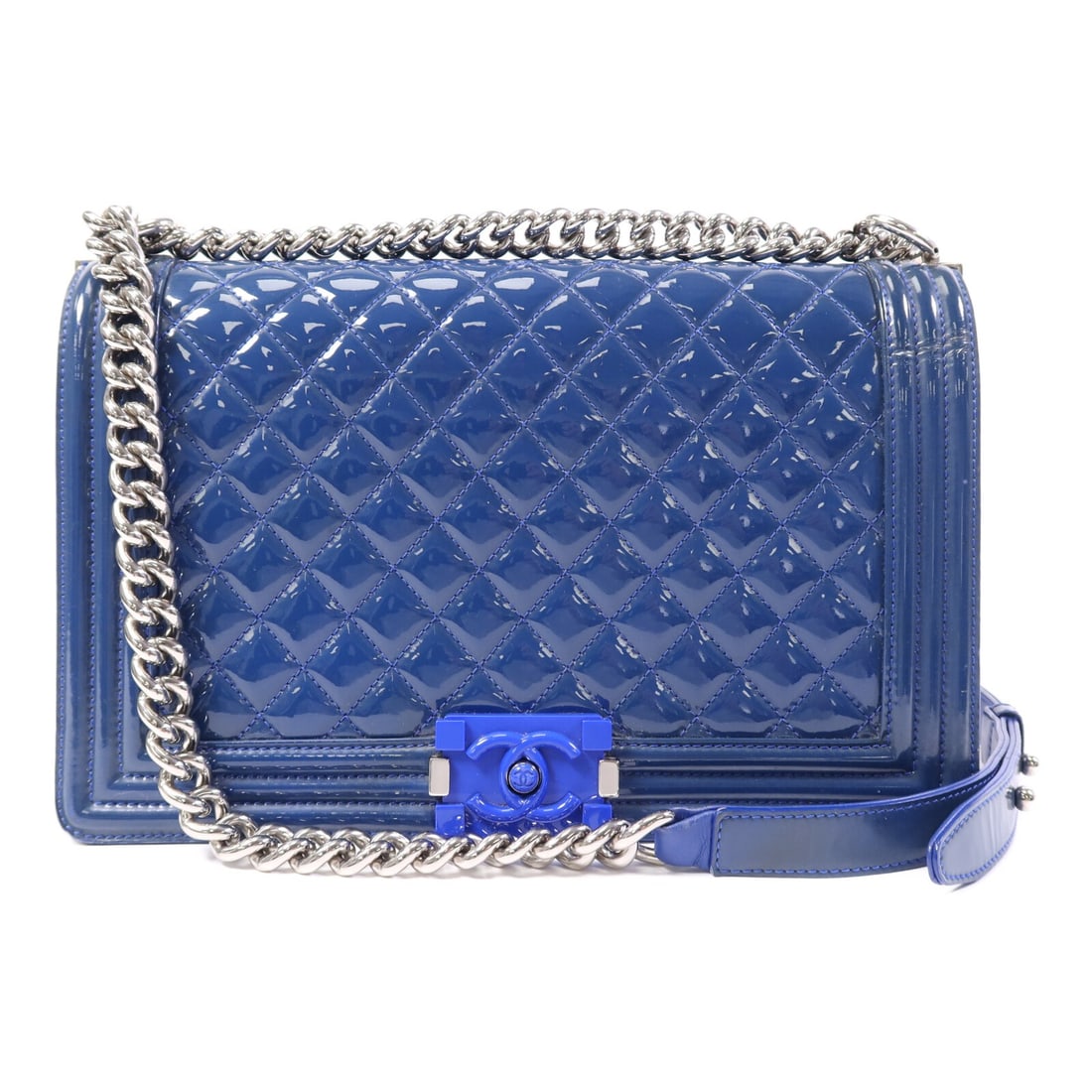 Blue Patent Leather Chanel Boy 28 Shoulder Bag: Blue Patent Leather Chanel Boy 28 Shoulder Bag This CHANEL Boy 28 chain shoulder bag features a striking blue patent leather exterior, offering a modern and elegant look. Designed for women, the bag c