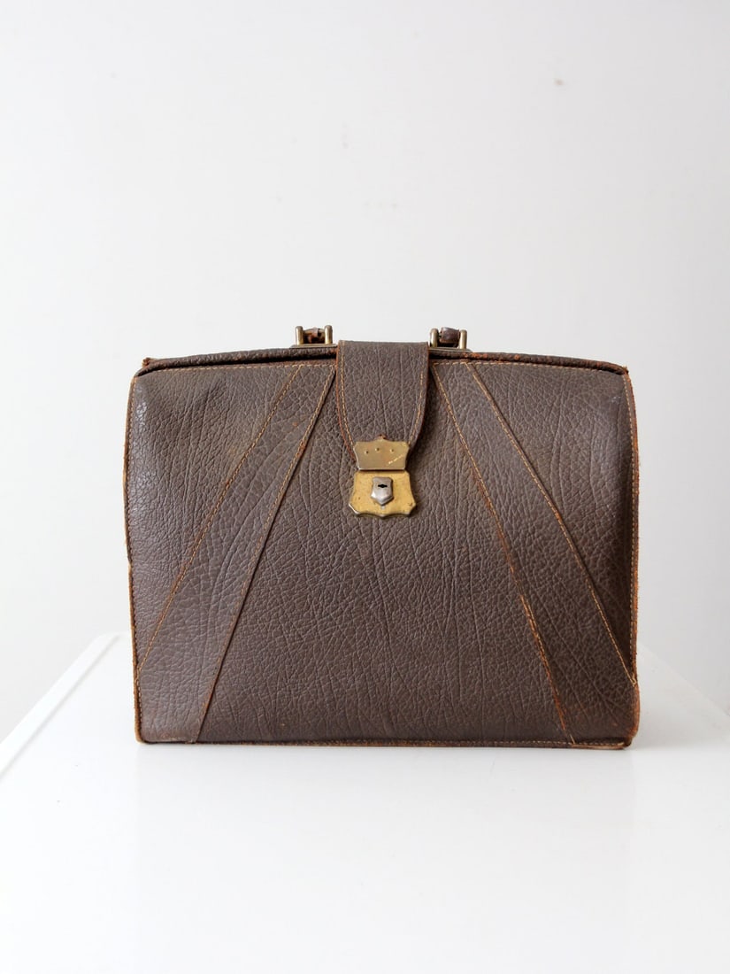 Classic 1940s Vintage Cowhide Leather Briefcase with Brass Tone Hardware: Classic 1940s Vintage Cowhide Leather Briefcase with Brass Tone Hardware This vintage cowhide leather briefcase, dating back to the 1940s-1950s, showcases a classic design with a frame top and brass t