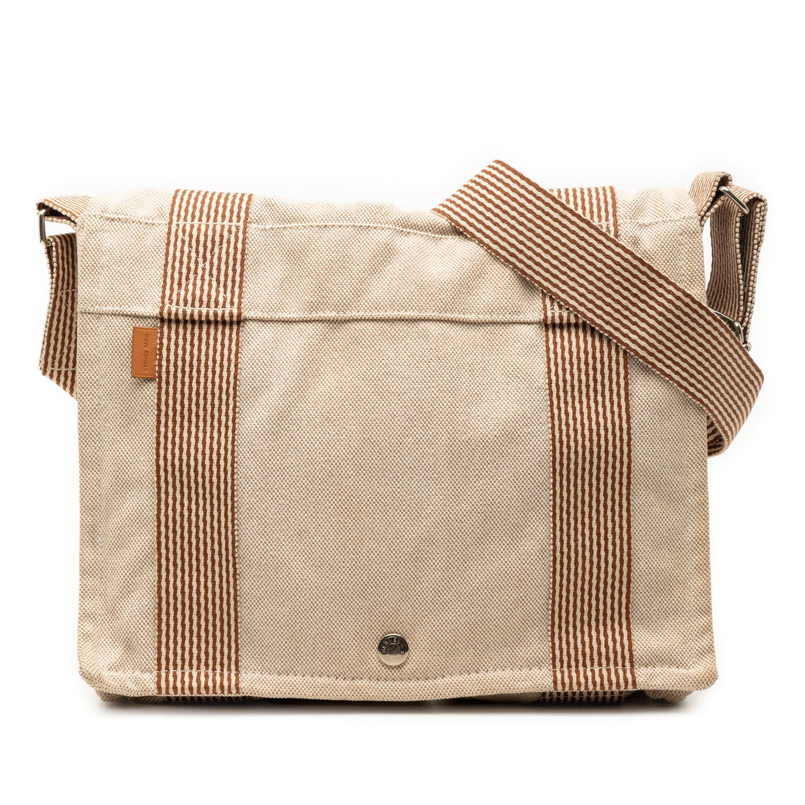 Hermes beige canvas Besace MM bag: Hermes beige canvas Besace MM bag The Hermes Canvas Herline Besace MM is crafted from durable fabric and features a canvas body with an adjustable flat strap for comfortable wear. It is designed with 