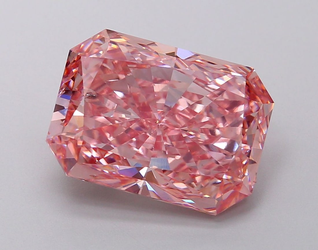Loose Diamond - RADIANT 7.02ct Fancy Vivid Pink VS2: Loose Diamond - RADIANT 7.02ct Fancy Vivid Pink VS2 Source: This is a real non-mined Diamond that has been grown in a lab Shape: RADIANT Carats: 7.02 Color: Fancy Vivid Pink Certification: IGI Video:
