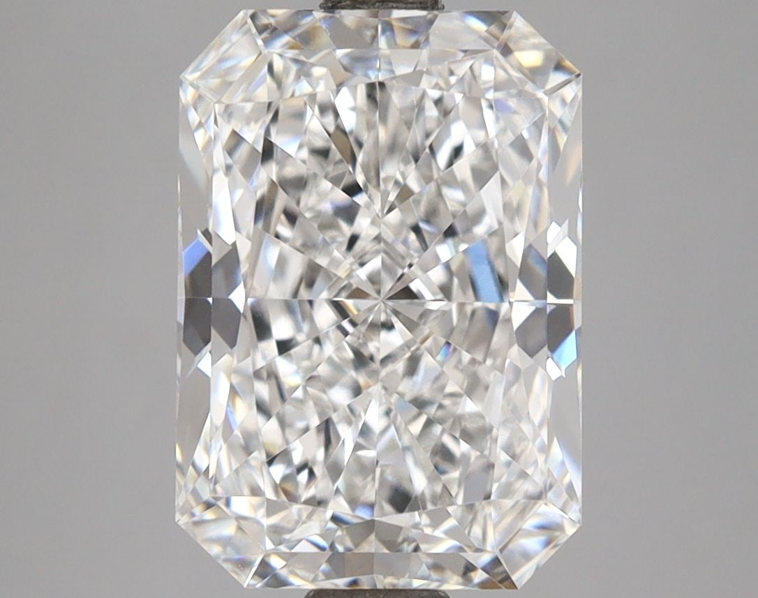 Loose Diamond - RADIANT 4.07ct E VVS2: Loose Diamond - RADIANT 4.07ct E VVS2 Source: This is a real non-mined Diamond that has been grown in a lab Shape: RADIANT Carats: 4.07 Color: E Clarity: VVS2 Certification: IGI Video: