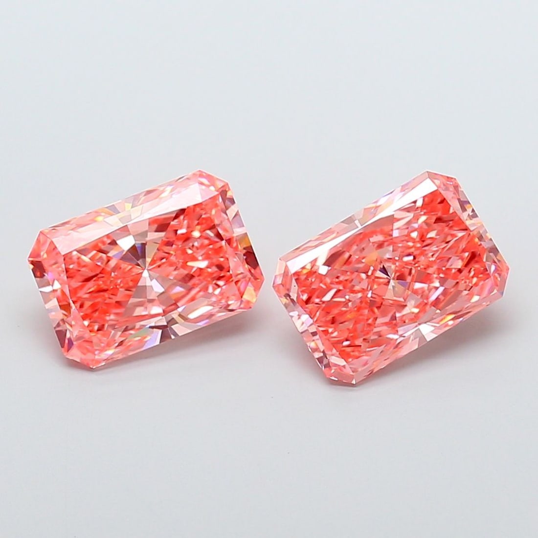 Loose Diamond - RADIANT 4.07ct Fancy Vivid Pink VS1: Loose Diamond - RADIANT 4.07ct Fancy Vivid Pink VS1 Source: This is a real non-mined Diamond that has been grown in a lab Shape: RADIANT Carats: 4.07 Color: Fancy Vivid Pink Certification: IGI Video: