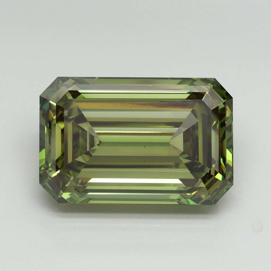 Loose Diamond - EMERALD 10.08ct Fancy Vivid Green VVS2: Loose Diamond - EMERALD 10.08ct Fancy Vivid Green VVS2 Source: This is a real non-mined Diamond that has been grown in a lab Shape: EMERALD Carats: 10.08 Color: Fancy Vivid Green Certification: IGI