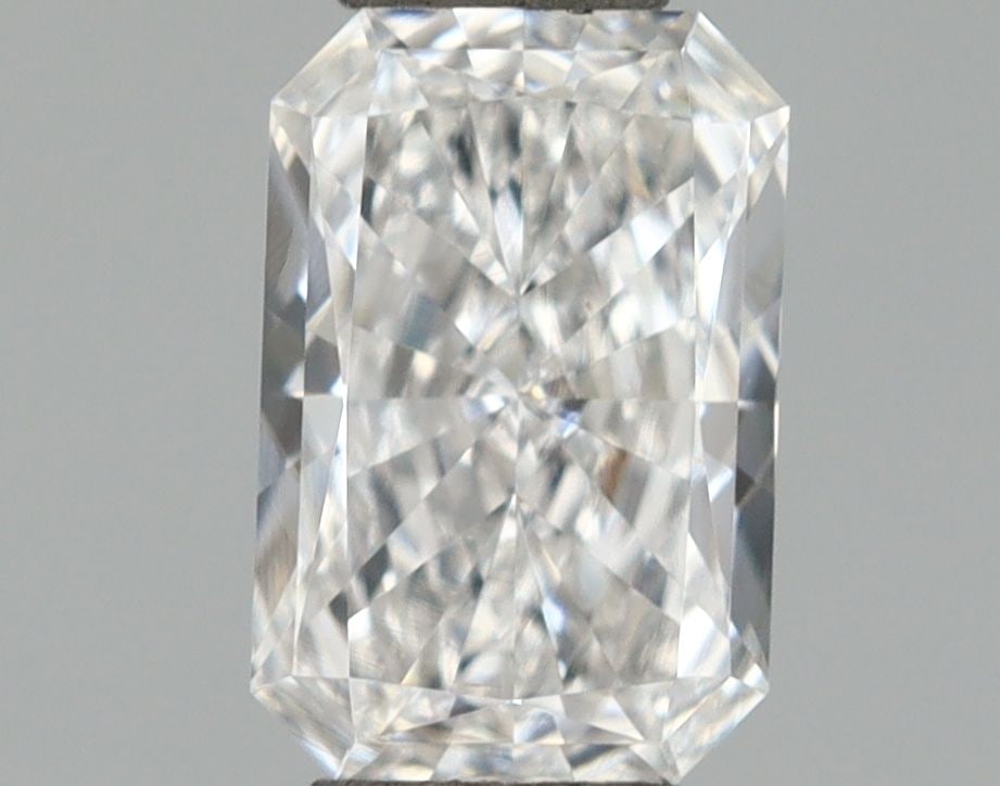 Loose Diamond - RADIANT 0.65ct F VVS2: Loose Diamond - RADIANT 0.65ct F VVS2 Source: This is a real non-mined Diamond that has been grown in a lab Shape: RADIANT Carats: 0.65 Color: F Clarity: VVS2 Certification: IGI Video: Video Link
